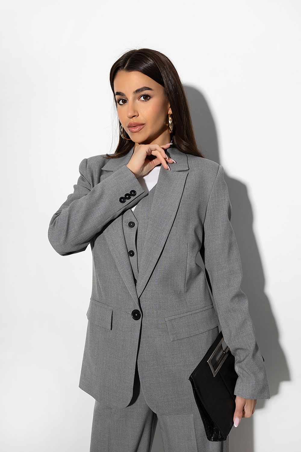 Blazer con solapa, botones y bolsillos