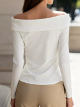 Blusa asimétrica hombros descubiertos con botones decorativos