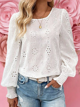 Blusa cuello redondo con detalle de ojales y puños elásticos