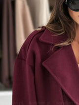 Chaqueta cropped acolchada con solapa y doble botonadura