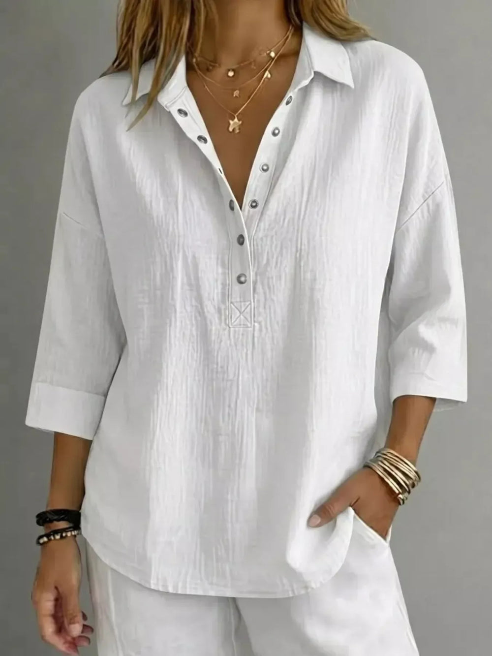 Blusa con botones a presión y manga 3/4