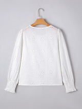 Blusa cuello redondo con detalle de ojales y puños elásticos