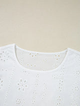 Blusa cuello redondo con detalle de ojales y puños elásticos