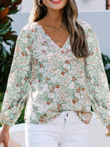 Blusa boho estampado floral con cuello en V