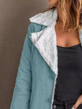 Trench acolchado sherpa con solapa