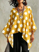 Blusa de lunares con bajo asimétrico