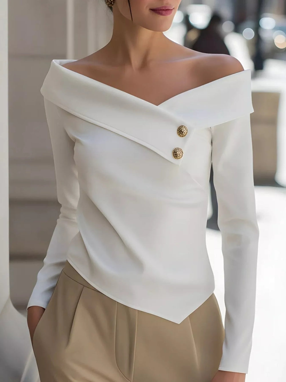 Blusa asimétrica hombros descubiertos con botones decorativos