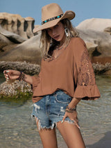Blusa plisada con detalle de encaje y manga 3/4