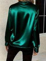 Blusa de satén con cuello en V y manga larga