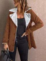 Trench acolchado sherpa con solapa