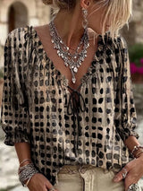 Blusa elegante con lazo al cuello y manga 3/4
