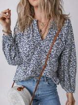 Blusa estampado floral con cuello en V y manga larga