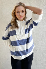 Blusa de rayas cuello alto con media cremallera