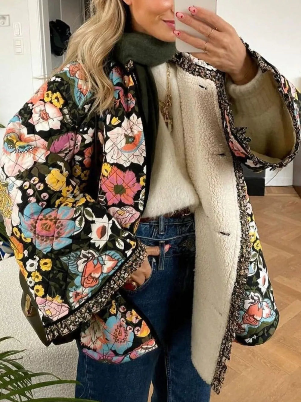 Chaqueta larga acolchada floral con forro sherpa