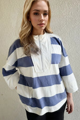 Blusa de rayas cuello alto con media cremallera