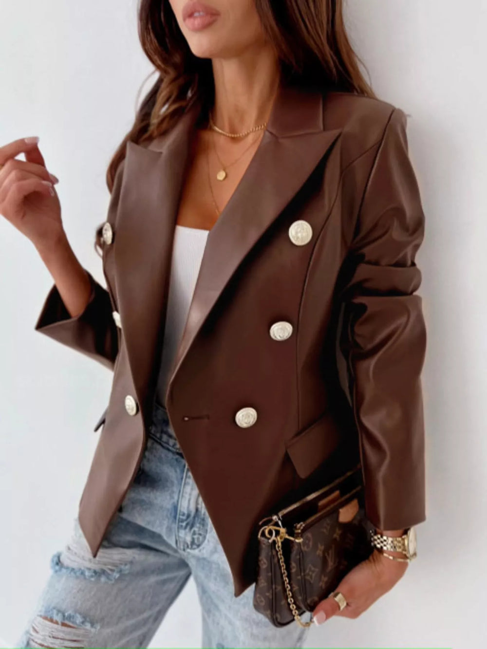 Blazer acolchado de piel sintética con solapa y doble botonadura