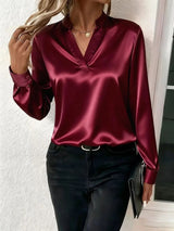 Blusa de satén con cuello en V y manga larga