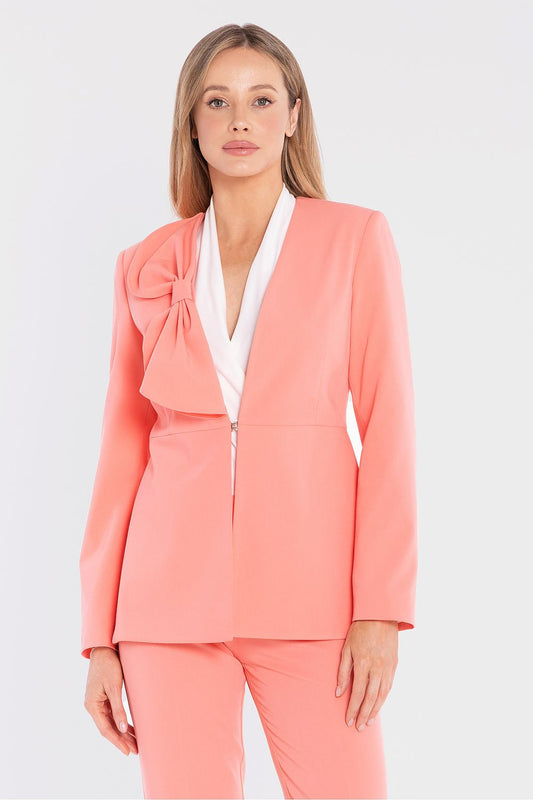 Blazer con lazo grande y cierre de gancho