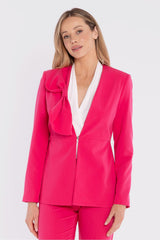 Blazer con lazo grande y cierre de gancho