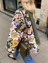 Chaqueta larga acolchada floral con forro sherpa